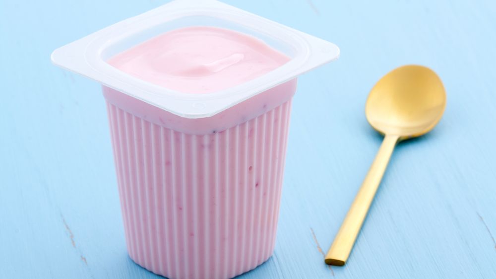 Jogurt owocowy o niskiej zawartości tłuszczu z witaminą D (9 g białka w 225 g)