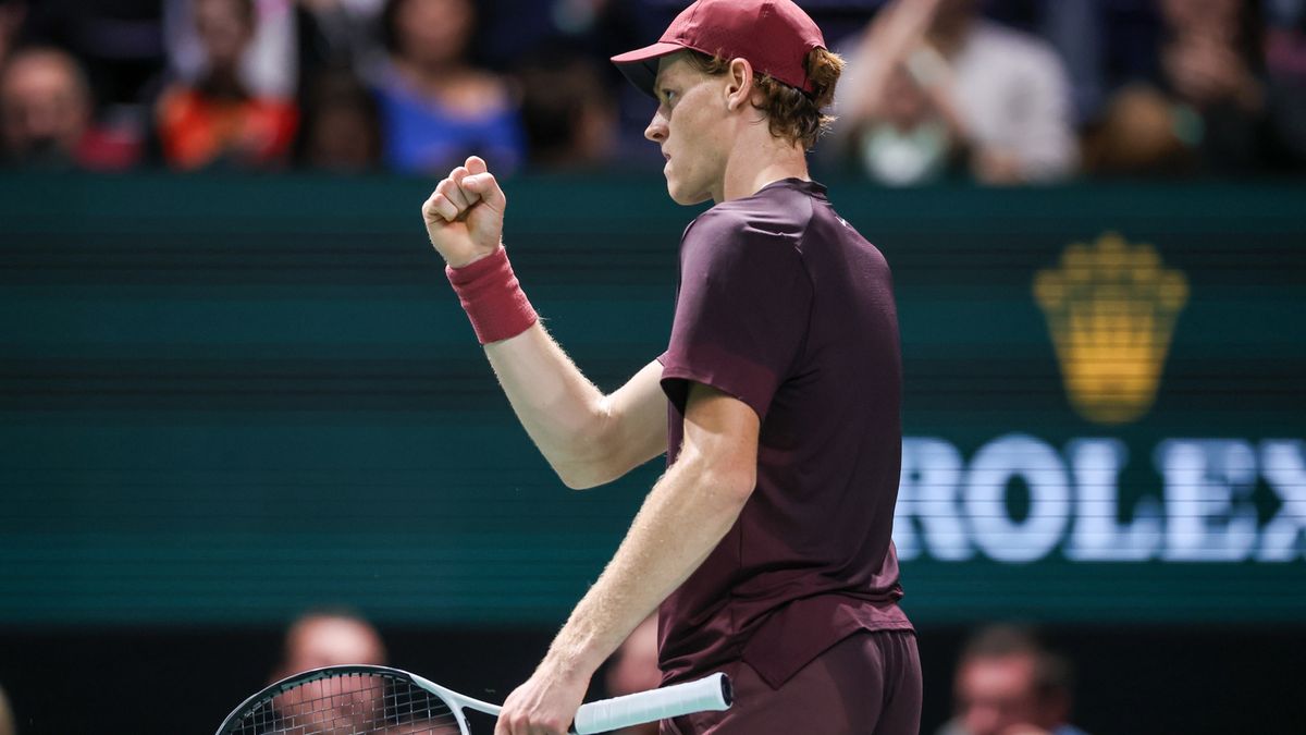 PAP/EPA / CHRISTOPHE PETIT TESSON  / Na zdjęciu: Jannik Sinner