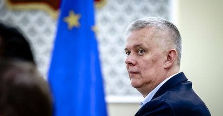 Cenckiewicz mówił o "wojnie". Siemoniak odpowiada