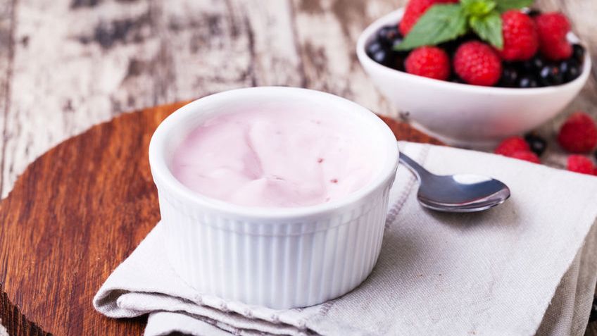 Jogurt owocowy o niskiej zawartości tłuszczu z witaminą D (10 g białka w 225 g)