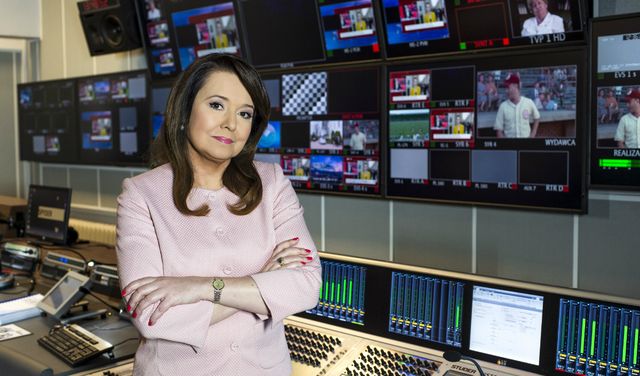 Danuta Holecka prowadząca "Wiadomości" TVP