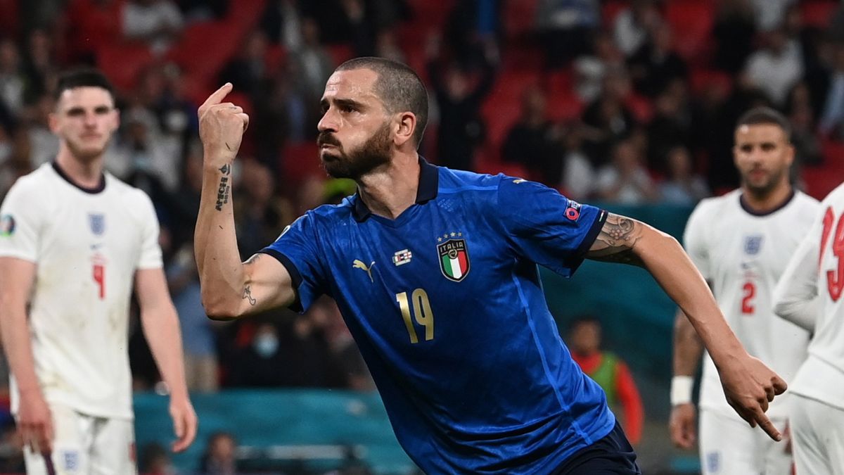 Leonardo Bonucci cieszy się z gola