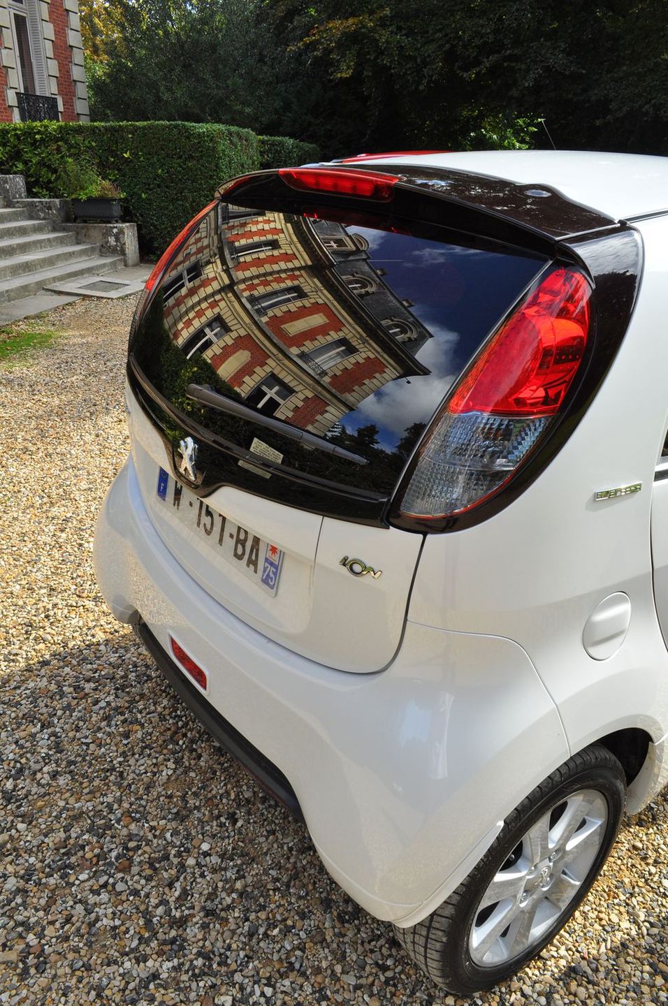 PEUGEOT iOn