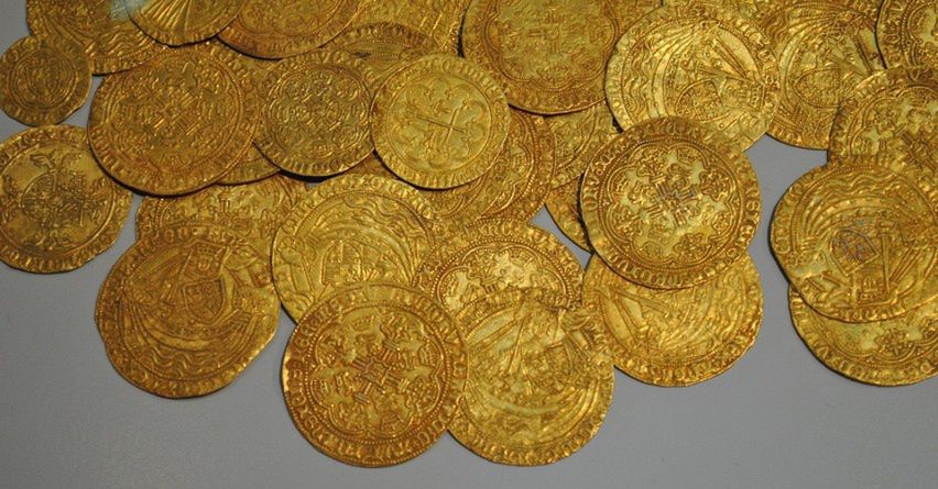 Monety znalezione pod betonem i deskami podłogowymi z XVIII wieku w 2019 roku przyciągnęły uwagę całego świata
