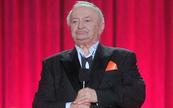 Bohdan Łazuka został uznany "ikoną gejów". Pod hotelem czekały fanki