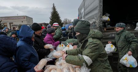 Firmy pomagają uchodźcom. "Mamy ogromny magazyn, który trzeba uzupełniać"