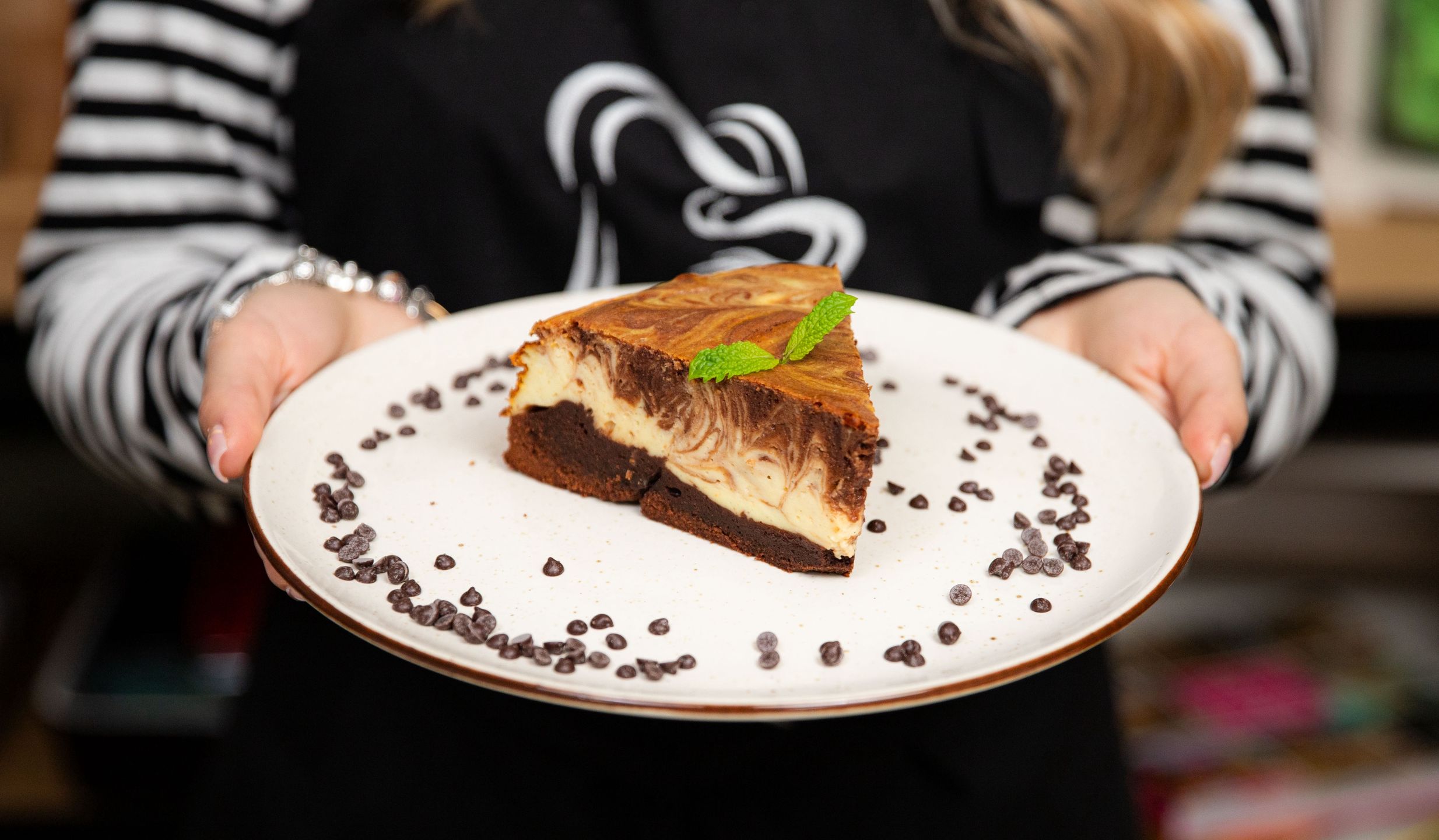 To ciasto rozwiązuje odwieczny dylemat - sernik czy brownie?