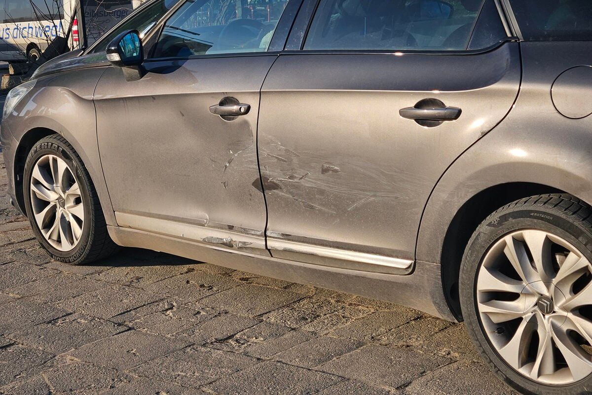 Zderzenie toyoty z ds na rondzie Dmowskiego w Lublinie