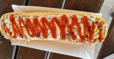 Polski fast food z PRL. Kultowy przepis na zapiekanki z pieczarkami