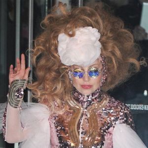 Golgota Lady Gagi, czyli o kobietach, którym szafa przesłoniła świat