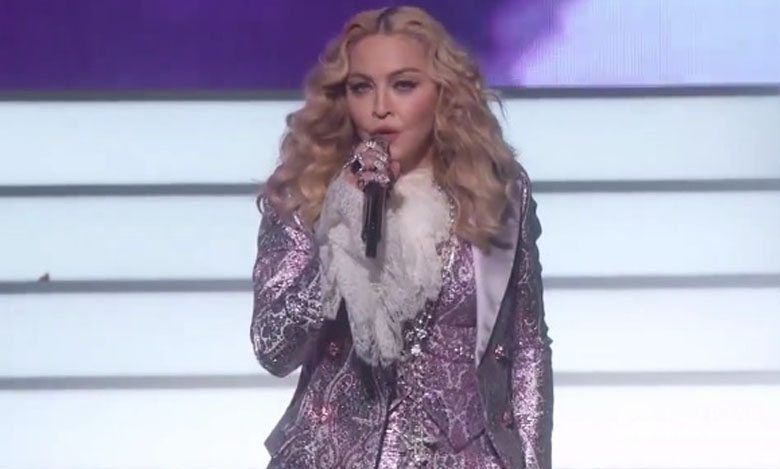 Madonna na Billboard Music Awards 2016 oddała hołd Prince'owi! Fani nie pozostawili na niej suchej nitki