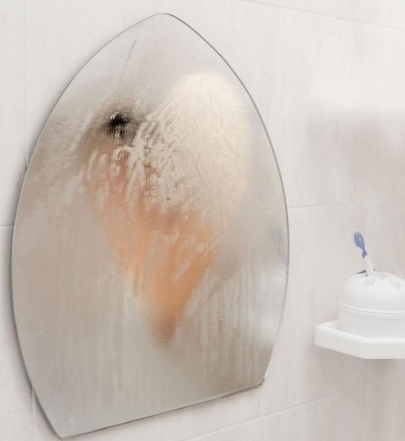 Sposoby na zaparowane lustro w łazience [123rf.com]