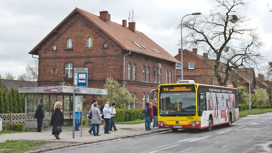 Autobus nie podjechał na przystanek Brochów (Stacja kolejowa) o wyznaczonej godzinie. Zdjęcie ilustracyjne.