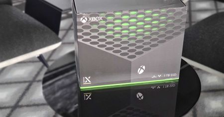 Uwaga, znów przerywamy nadawanie. Czas na unboxing Xbox Series X