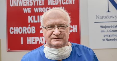 Prof. Krzysztof Simon nagrodzony. Za "mocny głos" w walce z koronawirusem