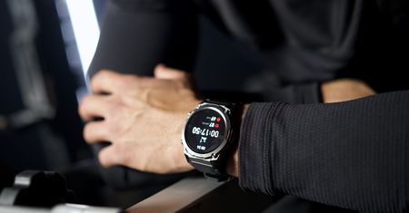Polska firma przedstawia smartwatch dla twardzieli. Jest całkiem niedrogi