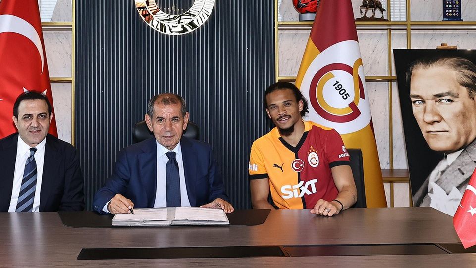 Twitter / Galatasaray SK / Na zdjęciu: Leroy Sane podpisał kontrakt z Galatasaray