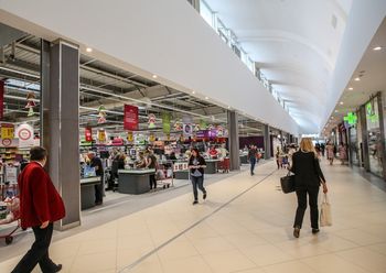 Cięcia etatów, milionowe straty. Potężna firma w kryzysie