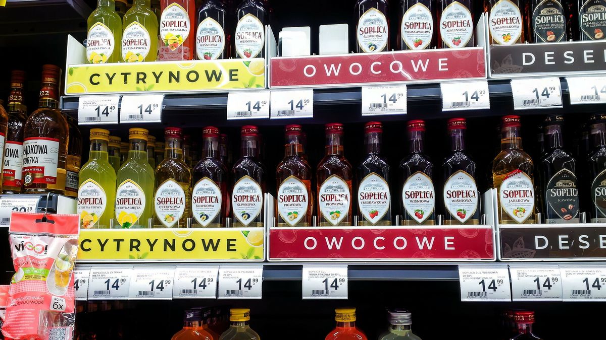 "Małpki" to alkohole sprzedawane w małych butelkach o pojemności 100 i 200 ml