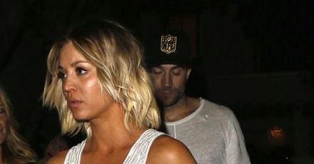 "Teoria wielkiego podrywu": Kaley Cuoco w prześwitującym kostiumie
