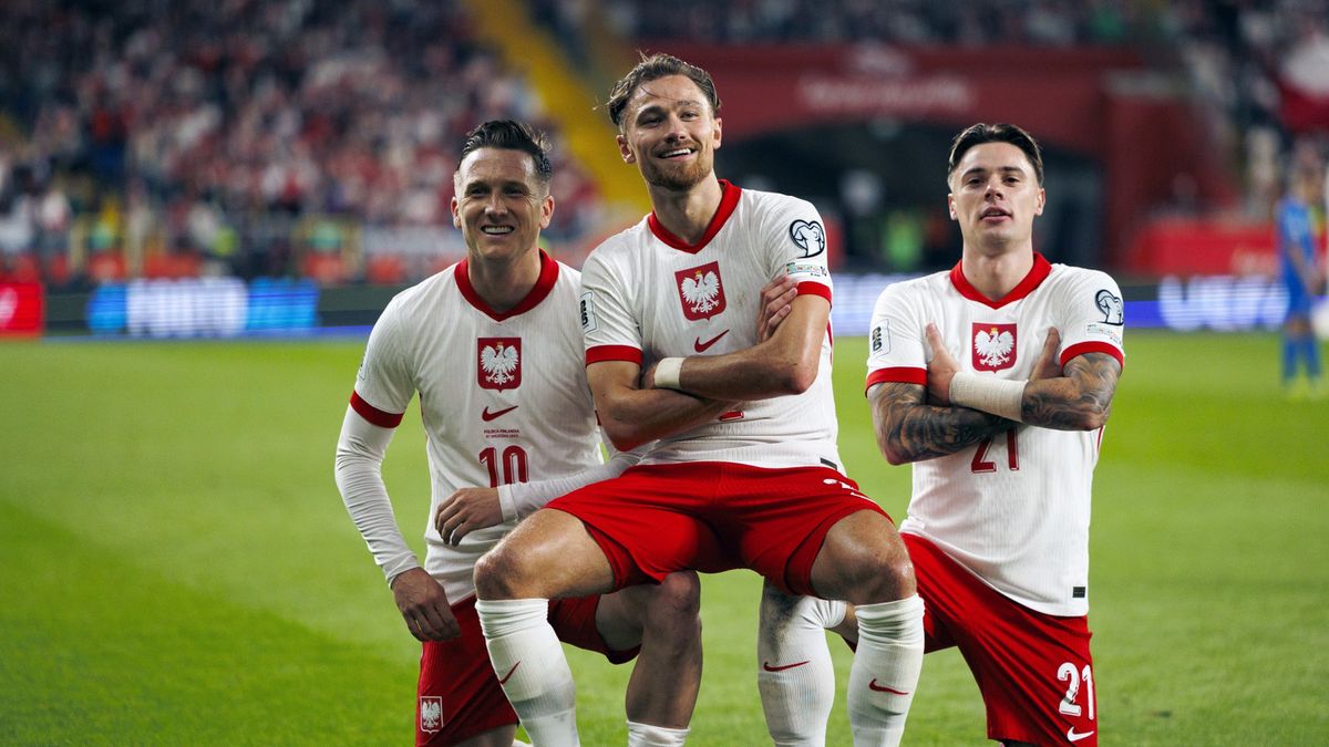 Getty Images / Maciej Rogowski/Eurasia Sport Images / Na zdjęciu: od lewej Piotr Zieliński, Matty Cash i Nicola Zalewski