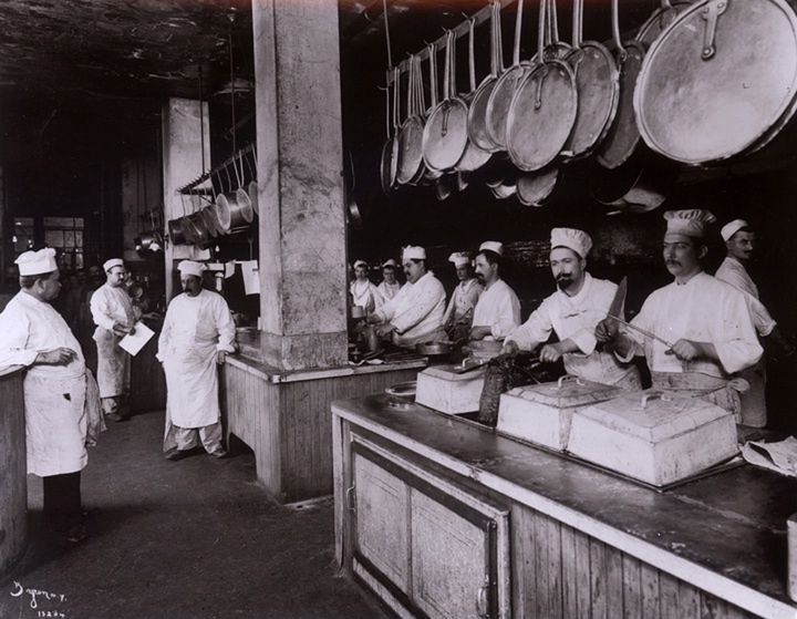 Kucharze z nowojorskiej restauracji Delmonico’s na przełomie XIX i XX wieku