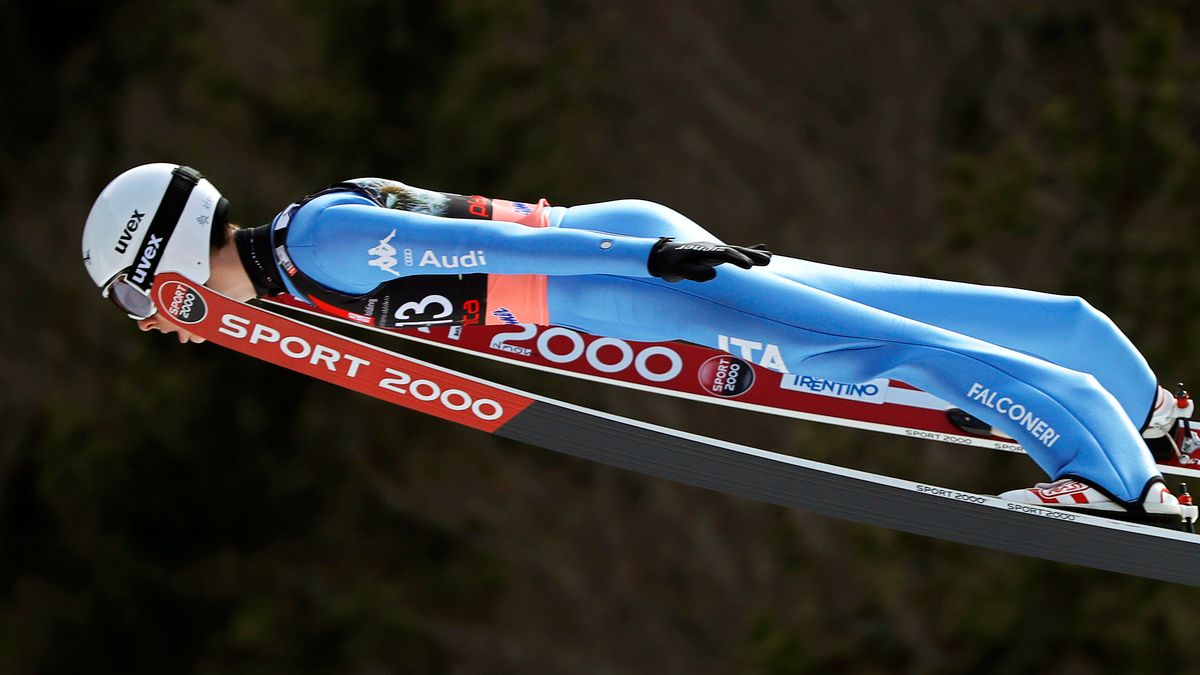 Zdjęcie okładkowe artykułu: PAP/EPA / ANTONIO BAT / Na zdjęciu: Alex Insam - rekordzista Włoch w długości lotu narciarskiego