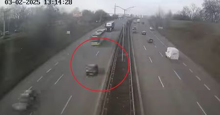 Jechał pod prąd. Było blisko tragedii. Policjanci pokazali nagranie