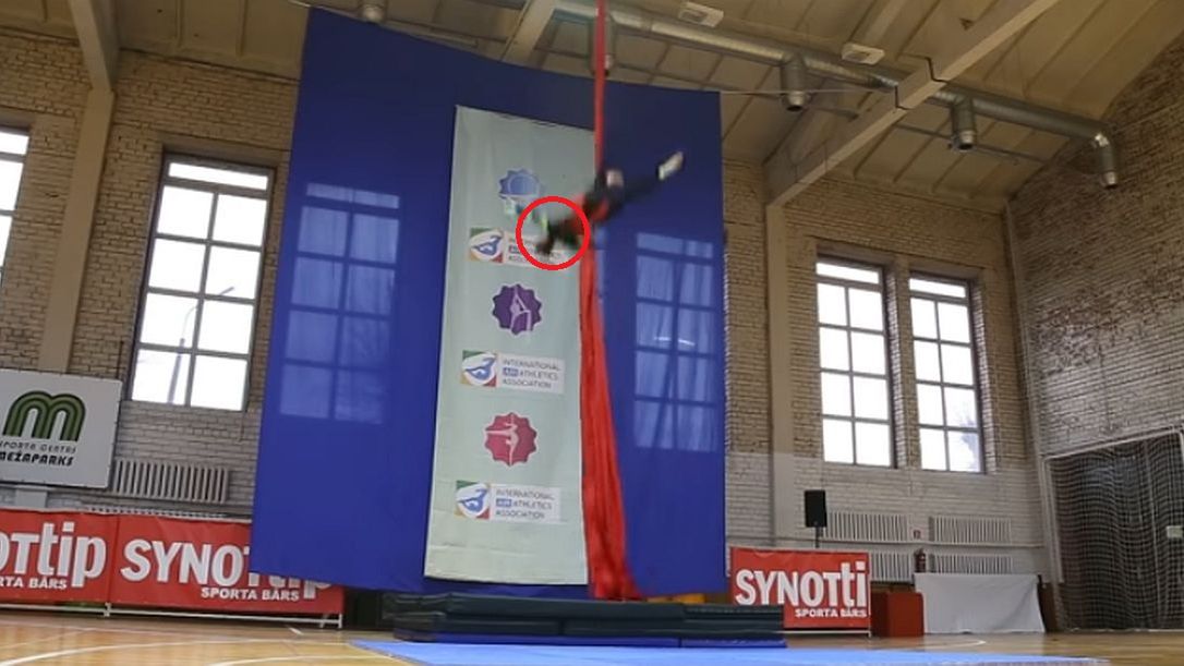 Wypadek na zawodach w akrobatyce powietrznej w Rydze