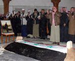 Irak: Dwa tysiące osób przy grobie Saddama