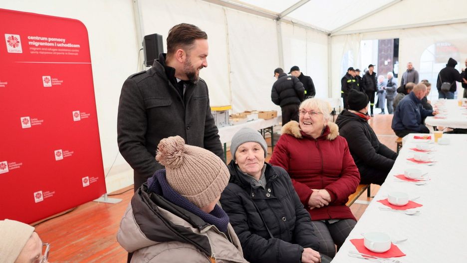 Światowy Dzień Ubogich z gorącym posiłkiem od Caritasu dla potrzebujących w Lublinie.
