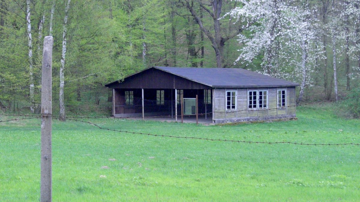 Jeden z baraków, które zachowały się na terenie dawnego obozu Langenstein-Zwieberge