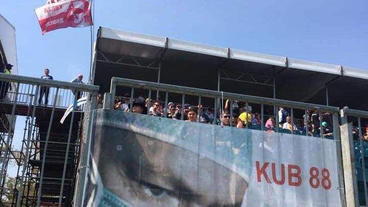 Facebook / Na zdjęciu: flaga wisząca podczas GP Australii