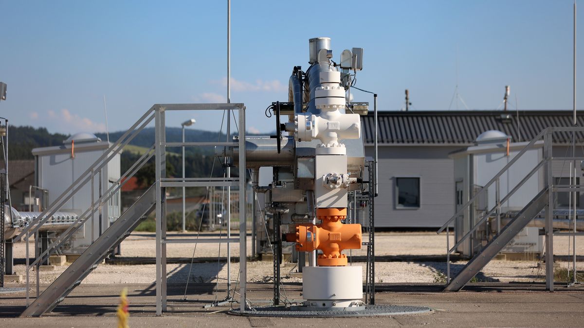 Austria And Germany To Share Haidach Natural Gas Storage Facility
HAIDACH, AUSTRIA - AUGUST 04: Picture shows parts of the Haidach underground natural gas storage facility on August 04, 2022 near Haidach, Austria. The German and Austrian governments have agreed to share the site in an effort to strengthen their common energy needs in light of diminishing gas flows from Russia. The Haidach facility, which is among the biggest gas storage sites in  Europe, previously supplied southern Germany and western Austria with gas and was not even connected to the gas network for supplying the rest of Austria. The Austrian government has also enacted legislation to seize unused storage capacity at the site from Russian energy company Gazprom, which is a major shareholder of the Haidach site but has curtailed its gas flows there. Both Germany and Austria are still heavily dependent on Russian gas imports but are feverishly seeking alternatives. The Russian government is using energy exports as a means to put pressure on European countries that are supporting Ukraine. (Photo by Alexandra Beier/Getty Images)
Alexandra Beier