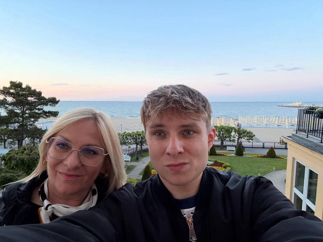 Ralph Kamiński  świętuje Dzień Matki 