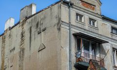 Śmierć niemowlęcia w kamienicy. W mieszkaniu było 0 stopni