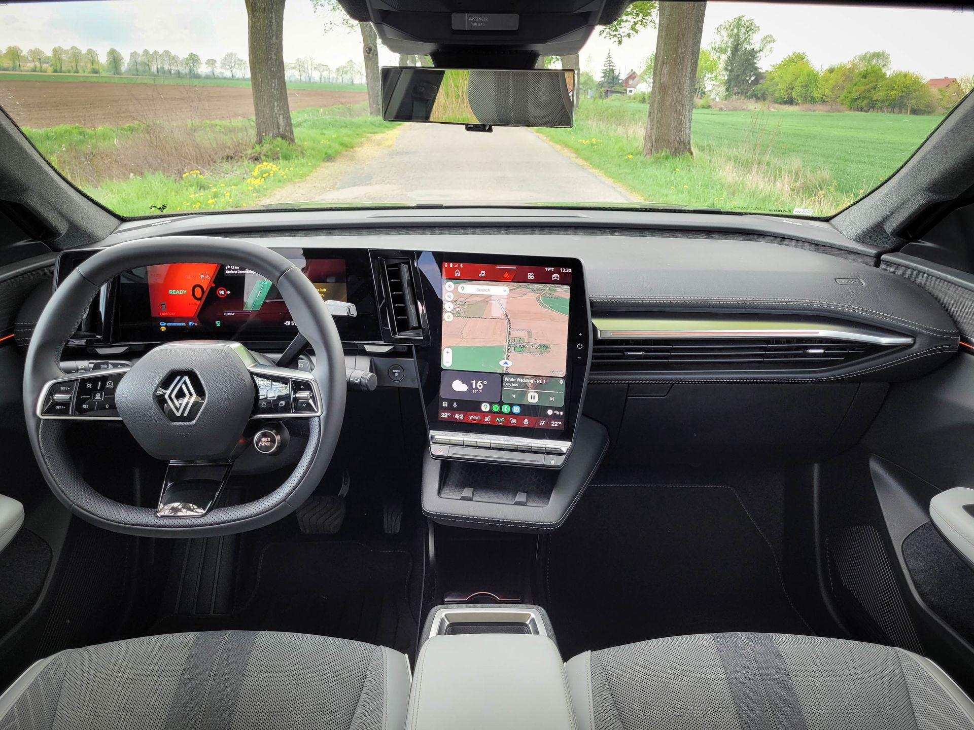 Renault Scenic E-Tech iconic long range