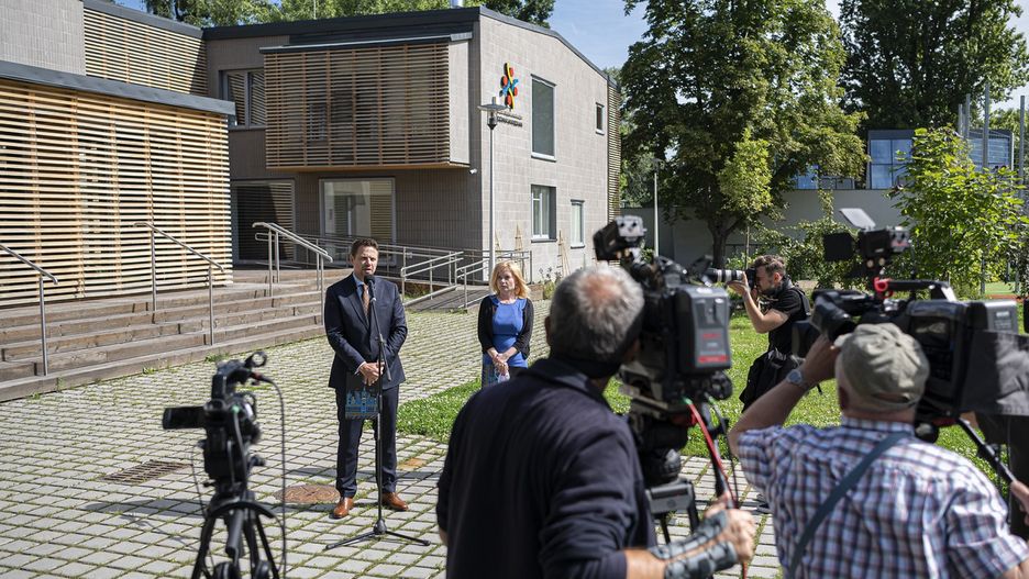 Warszawa. Konferencja prasowa przed ogniskiem Starówka