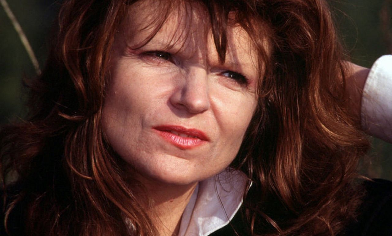 Elżbieta Dmoch nie odświeżała mieszkania od 50 lat. Remont trwa, ale brakuje pieniędzy