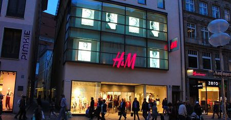Wyniki H&M. Spółka mniej zarobiła przez ciepłą zimę i dolara