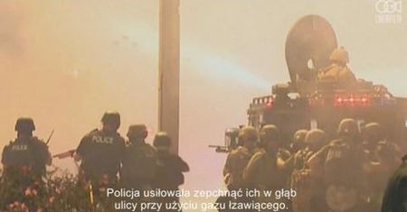Policja stanowa starła się z demonstrantami w Ferguson
