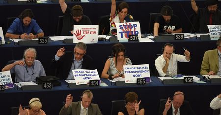 Umowa handlowa Unia-USA nabiera kształtów. Europarlament przyjął wytyczne