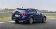 Toyota Avensis nieustannie hitem wśród polskich klientów. Specjalnie dla nich pozostanie na rynku