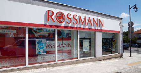 Żółte cenówki w Rossmannie. Sieć tłumaczy kuszącą promocję