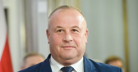 Wulgarne wpisy na koncie posła PiS Artura Szałabawki. "Kim jesteś prymitywie?"