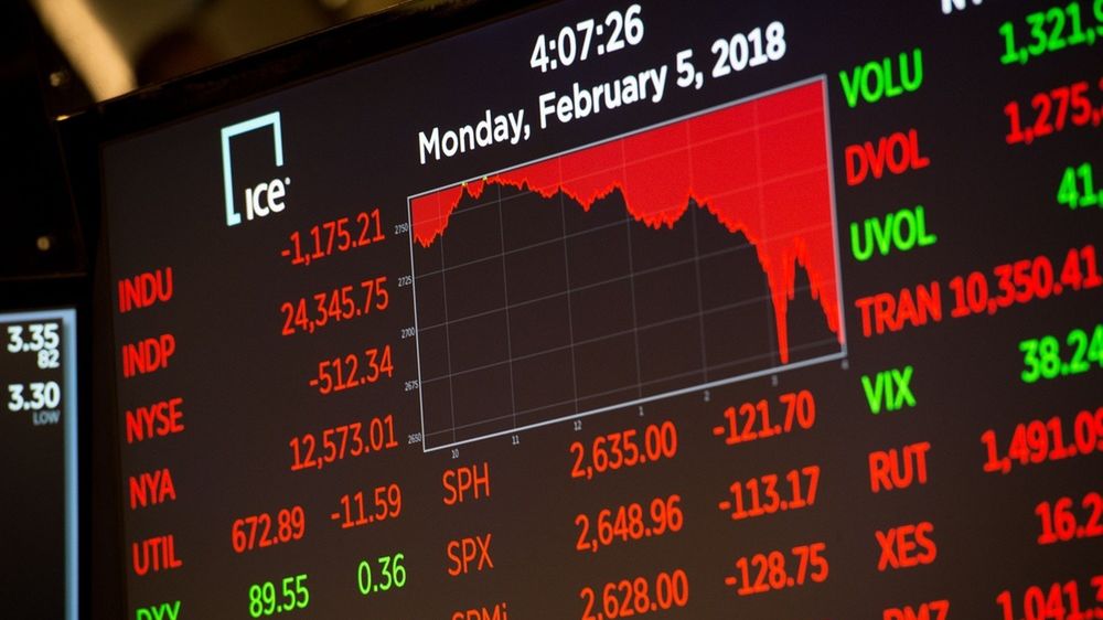 Inwestorzy z dużym niepokojem spoglądają na wydarzenia na amerykańskim parkiecie.