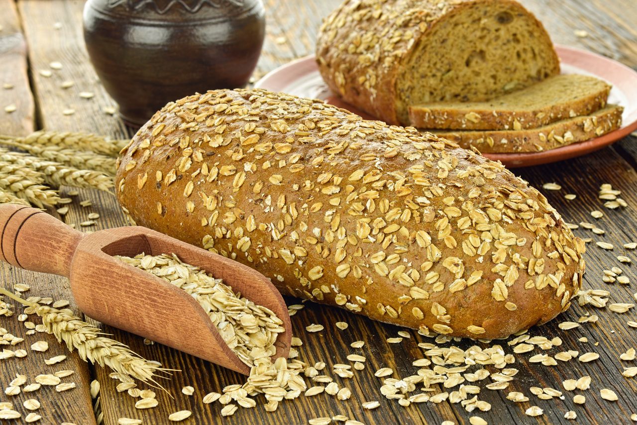 You can start your adventure with homemade bread with oat bread.