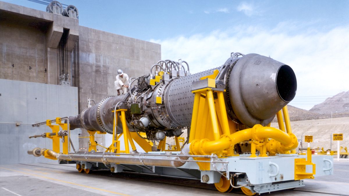 Silnik strumieniowy z napędem jądrowym Tory-IIC