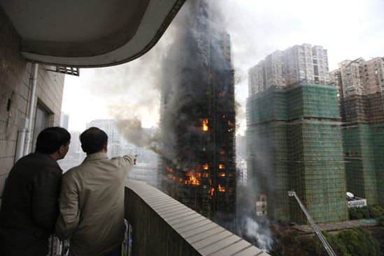 Wiadomo, kto wywołał pożar w Szanghaju - zginęły 53 osoby