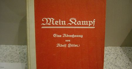 Sprzedadzą "Mein Kampf" po niskiej cenie